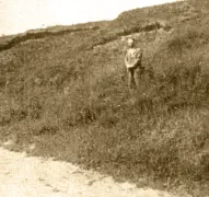 Battlefield tours - a surviving soldier from the photo above returning to the same spot in 1928.